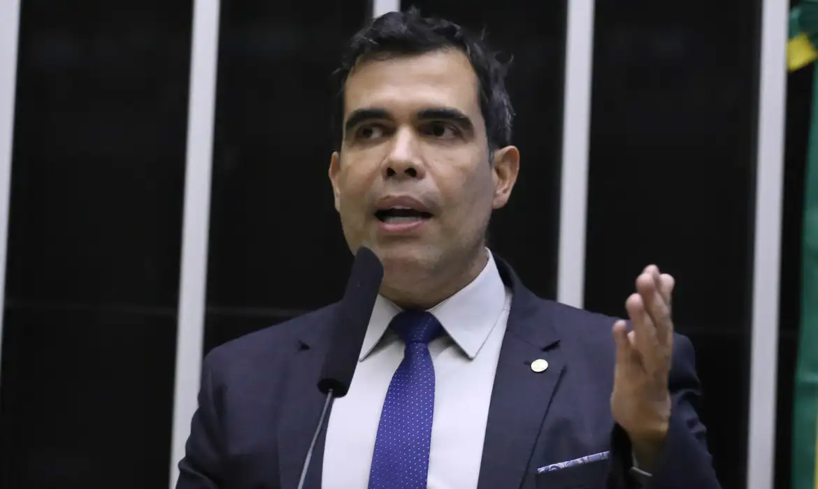 Deputado investigado pela PF diz que destinou recursos para cesta básica 