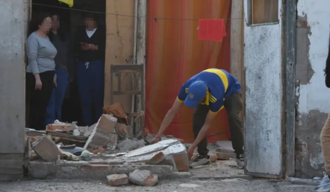 Menina de 3 anos morre esmagada após desabamento de muro atingido por motociclista