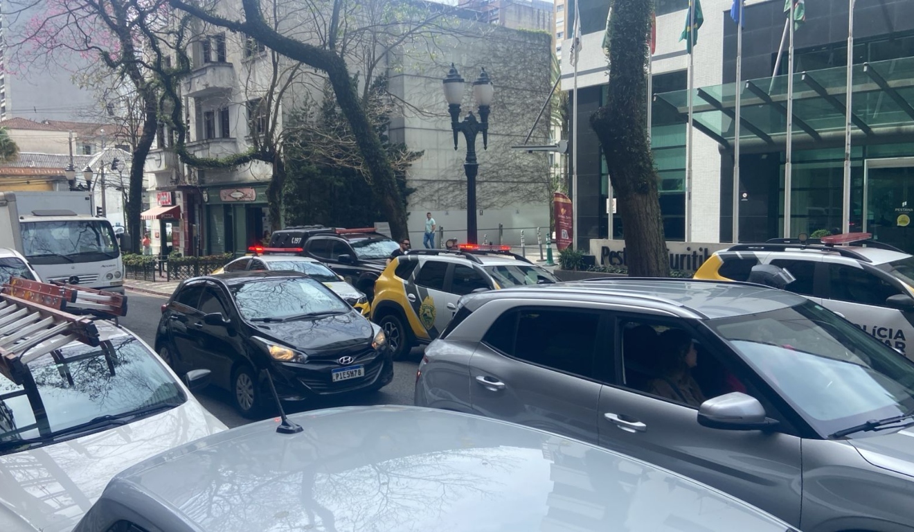 Mulher morre após despencar do 10º andar de hotel