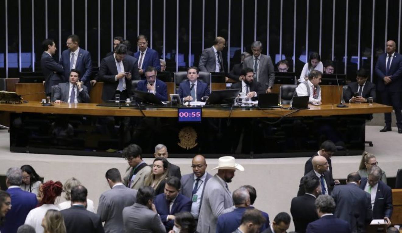 Câmara aprova PEC da Blindagem que dificulta ações penais contra parlamentares