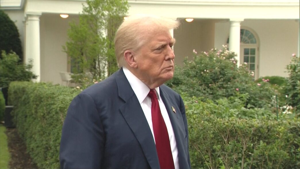 Trump afirma que forças armadas dos EUA abateram navio venezuelano carregado com drogas