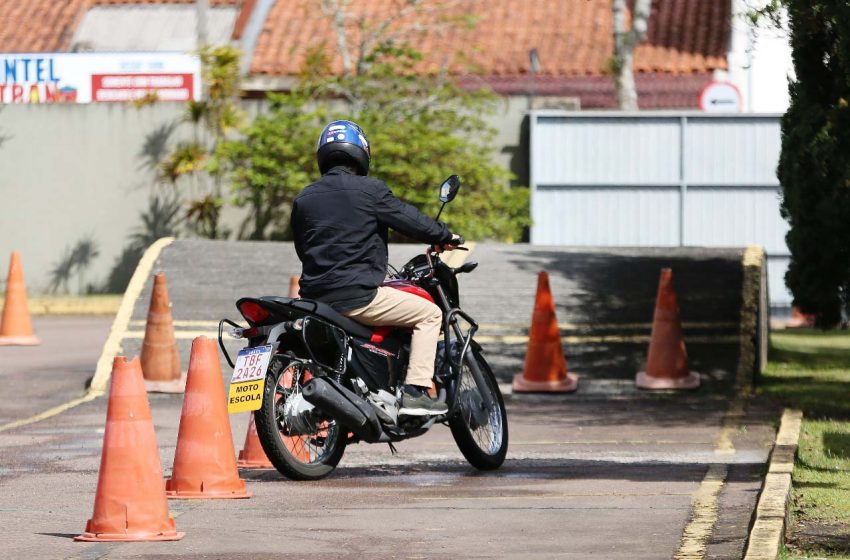 Exames práticos para motos não terão mais rampas como obstáculos no Paraná