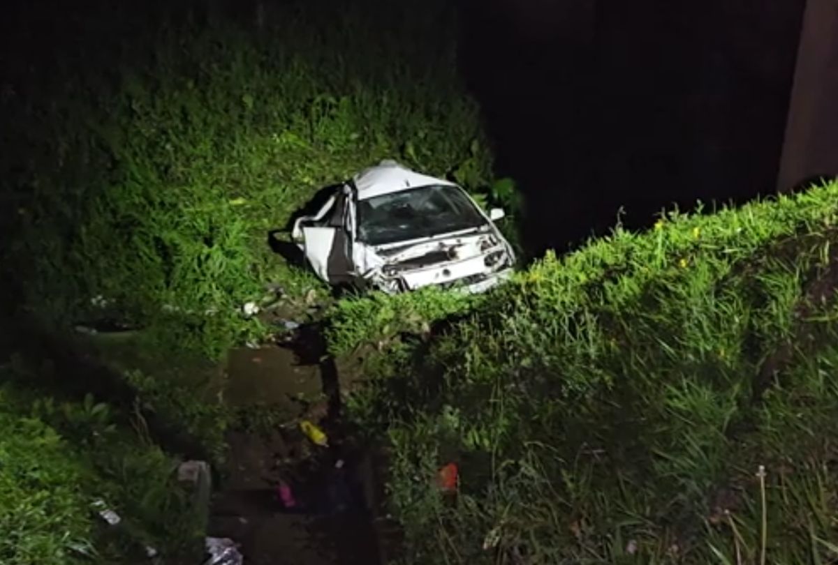 Mulher morre após capotamento provocado por motorista em alta velocidade na BR-277