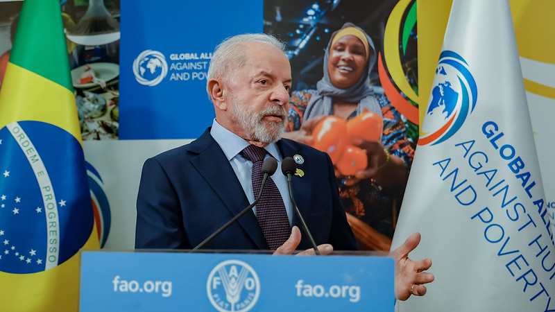 Lula discute nome para vaga no STF com ministros e aliados