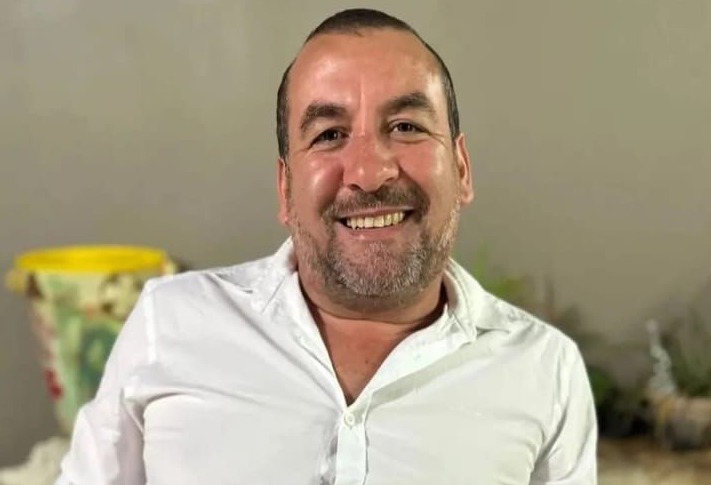 Homem morre após ser baleado dentro de bar