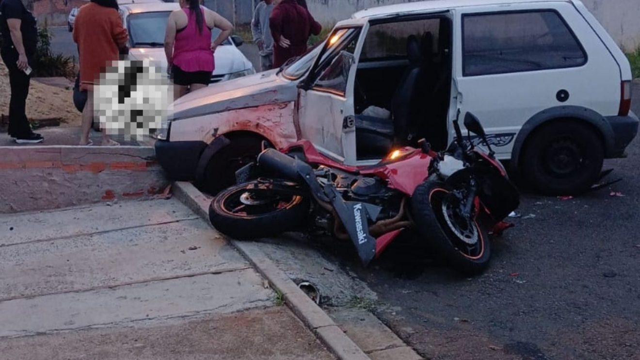 Motociclista fica ferido após colidir contra veículo que entrava em garagem no bairro Neves, em PG
