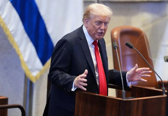 Trump celebra cessar-fogo em Gaza e libertação de reféns durante visita a Israel
