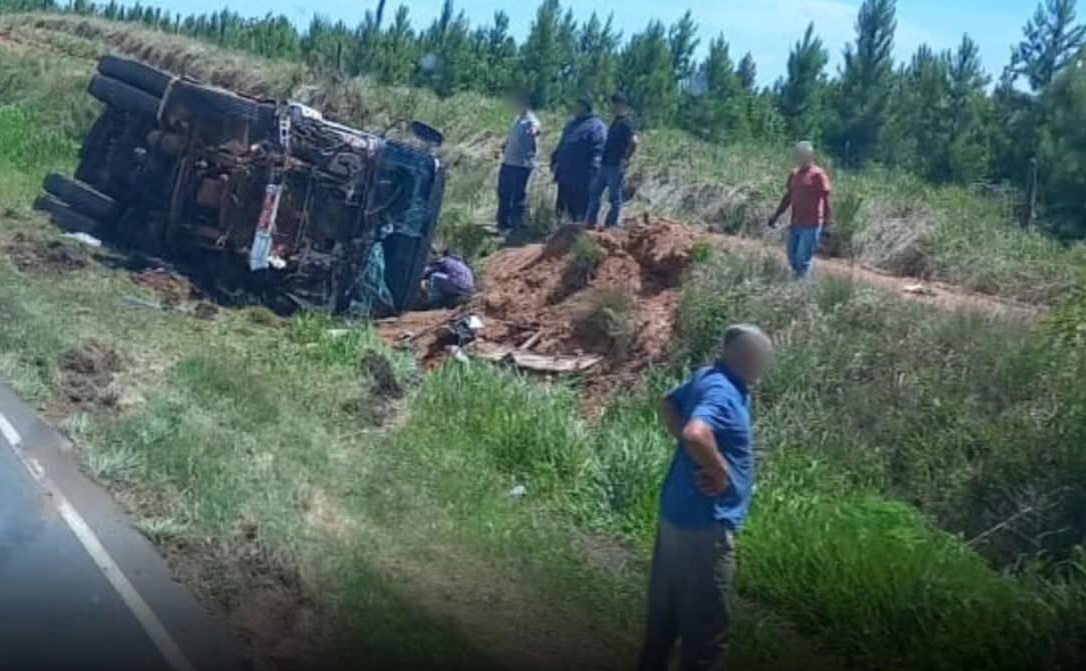 Motorista é ejetado após grave acidente em Ponta Grossa