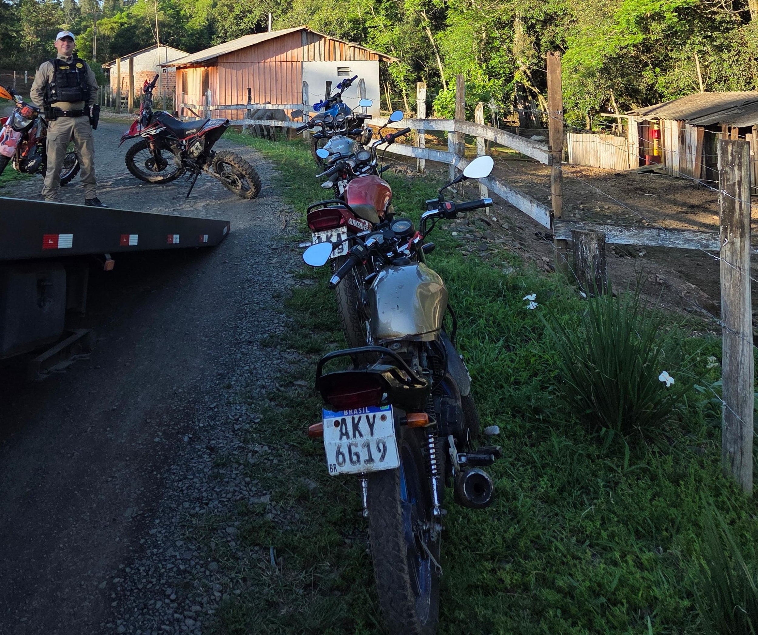 PM desarticula oficina clandestina e apreende motos adulteradas em Ponta Grossa
