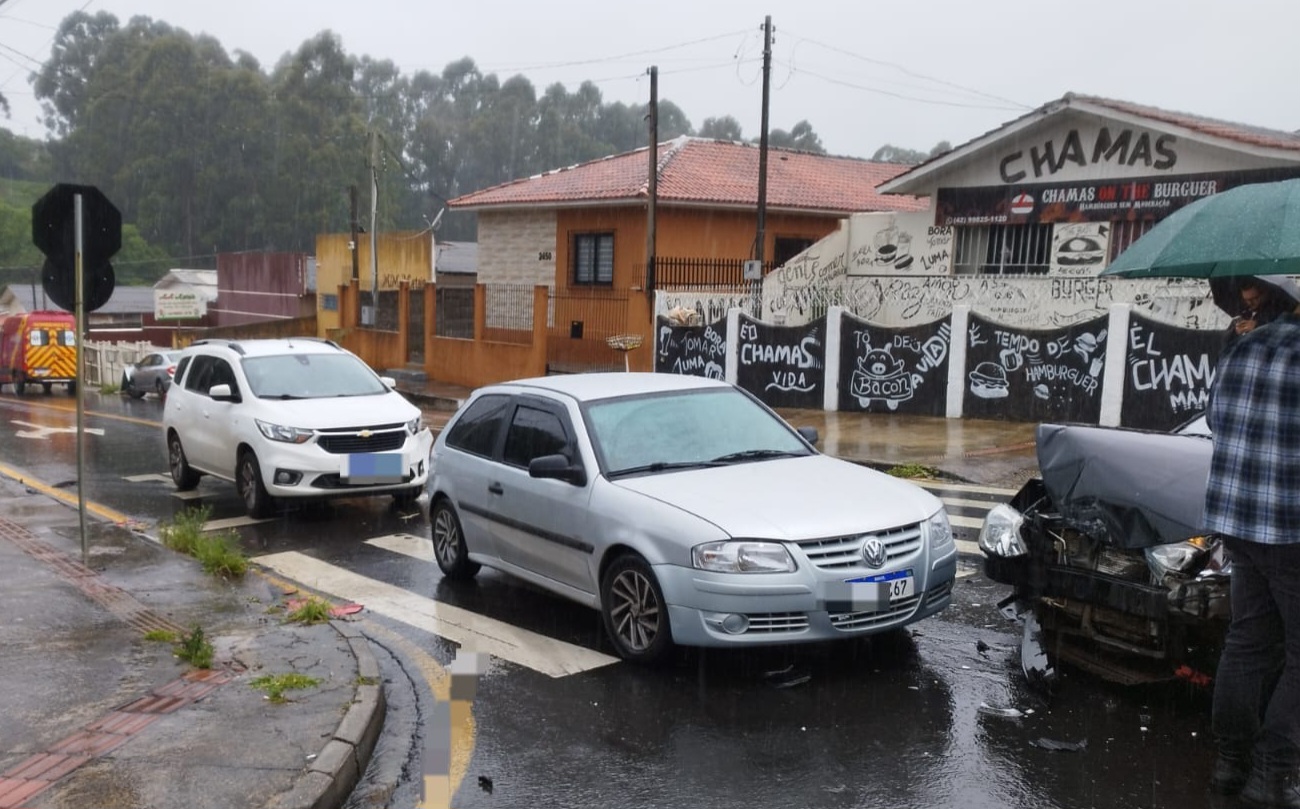 Colisão envolve quatro veículos em PG
