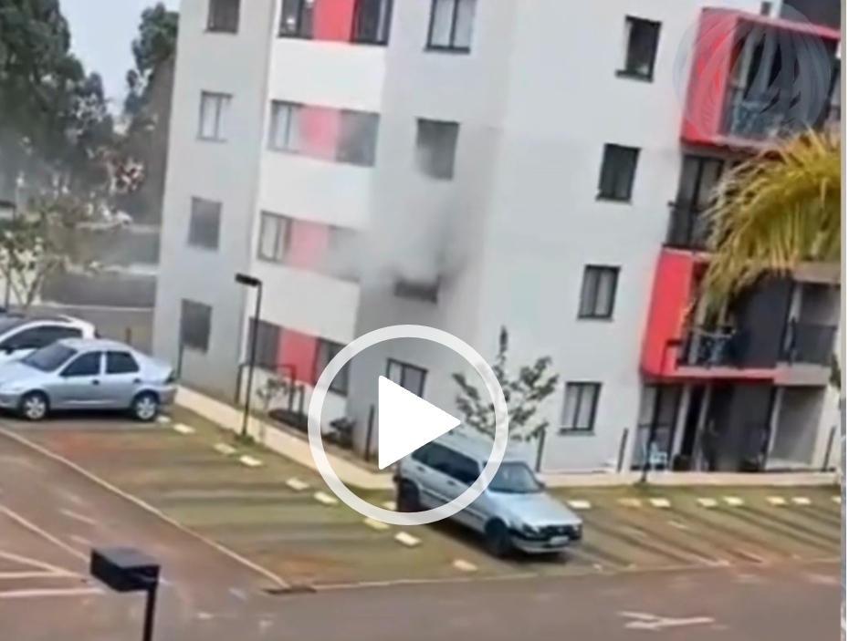 VÍDEO: Rapaz coloca fogo no próprio apartamento e é preso pela GCM em PG