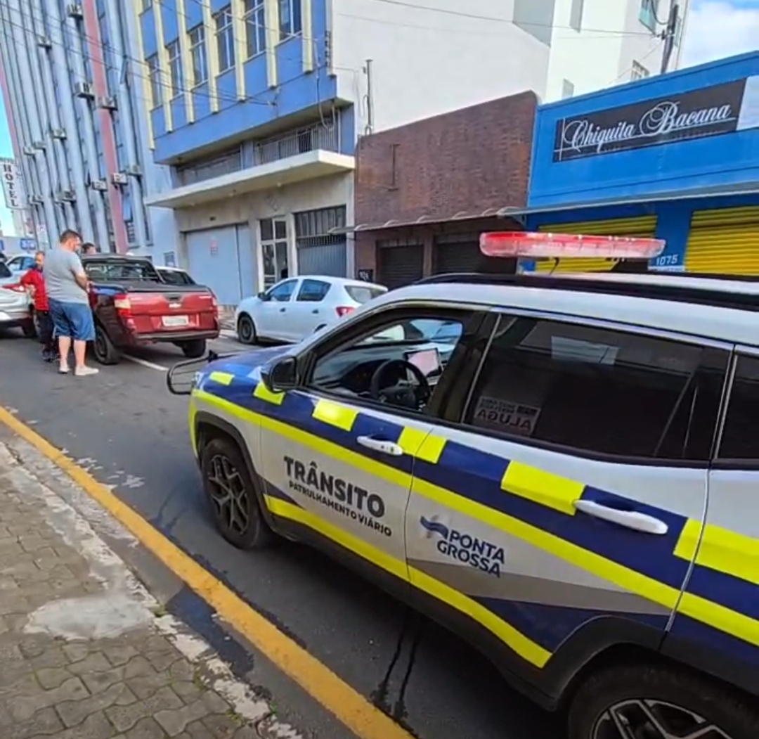 Idoso colide aumotóvel e entra em óbito após mal súbito no Centro de PG