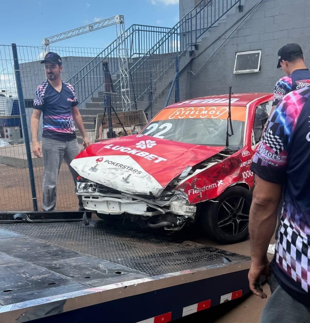 Ator Caio Castro perde controle do veículo e sofre acidente no PR