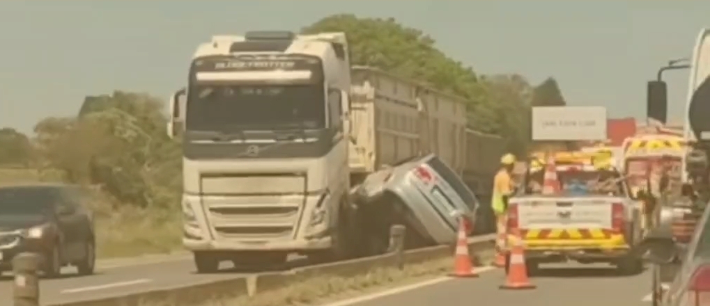 URGENTE : Acidente causa lentidão na Avenida Souza Naves