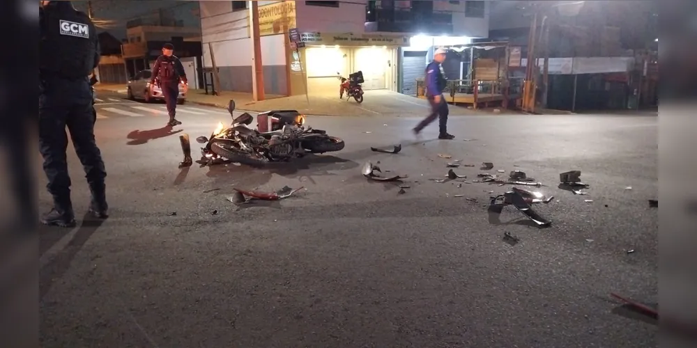 Idoso sofre diversas fraturas após colidir motocicleta contra automóvel em Oficinas