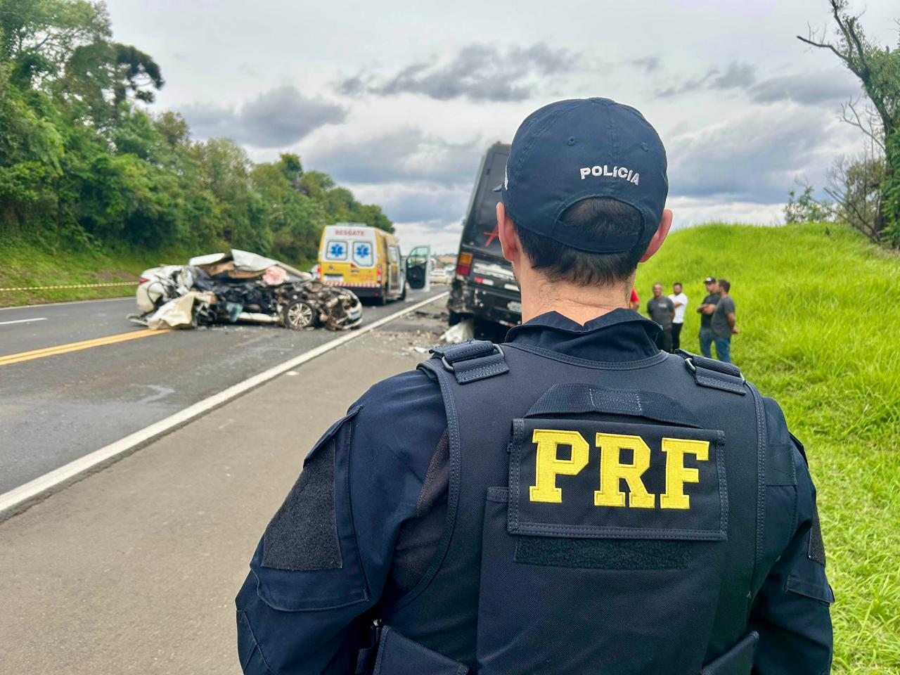 Acidente grave deixa duas pessoas mortas na BR-277