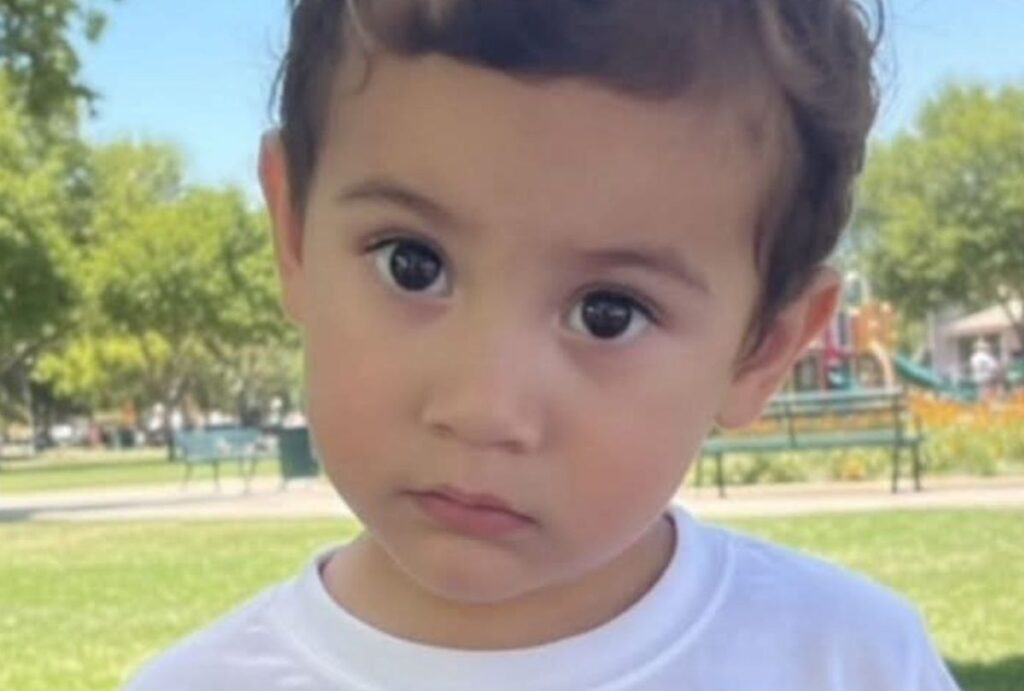 Sob forte comoção, corpo de menino de 2 anos é sepultado após ser encontrado morto no Rio Tibagi
