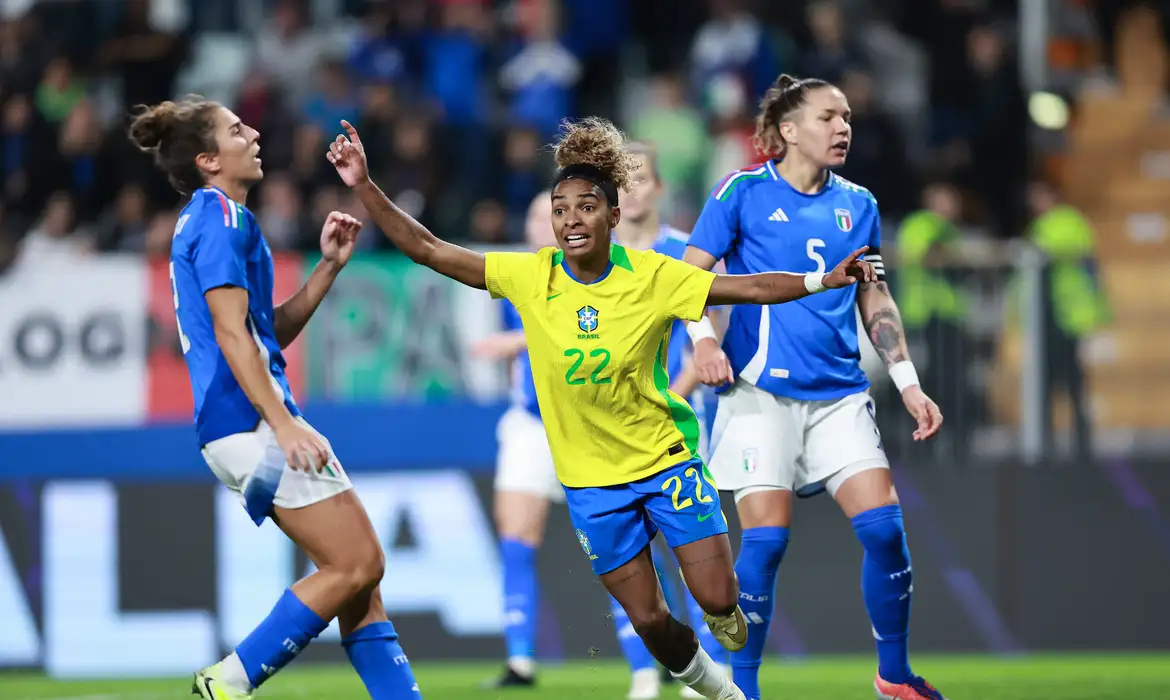 Brasil ganha por 1 a 0 da Itália e mantém hegemonia