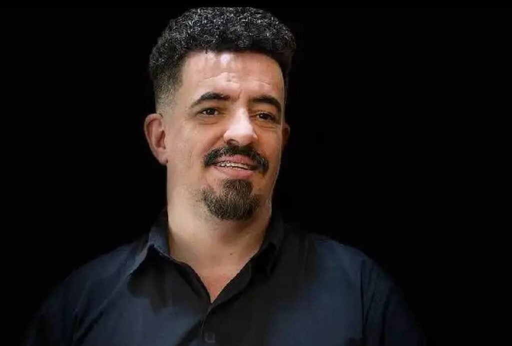 Motociclista morre após bater de frente com caminhão