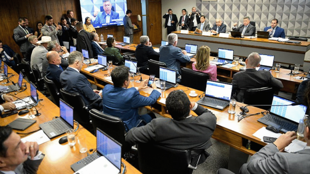 Ministro da CGU é ouvido pela CPMI do INSS sobre fraudes em descontos de aposentados