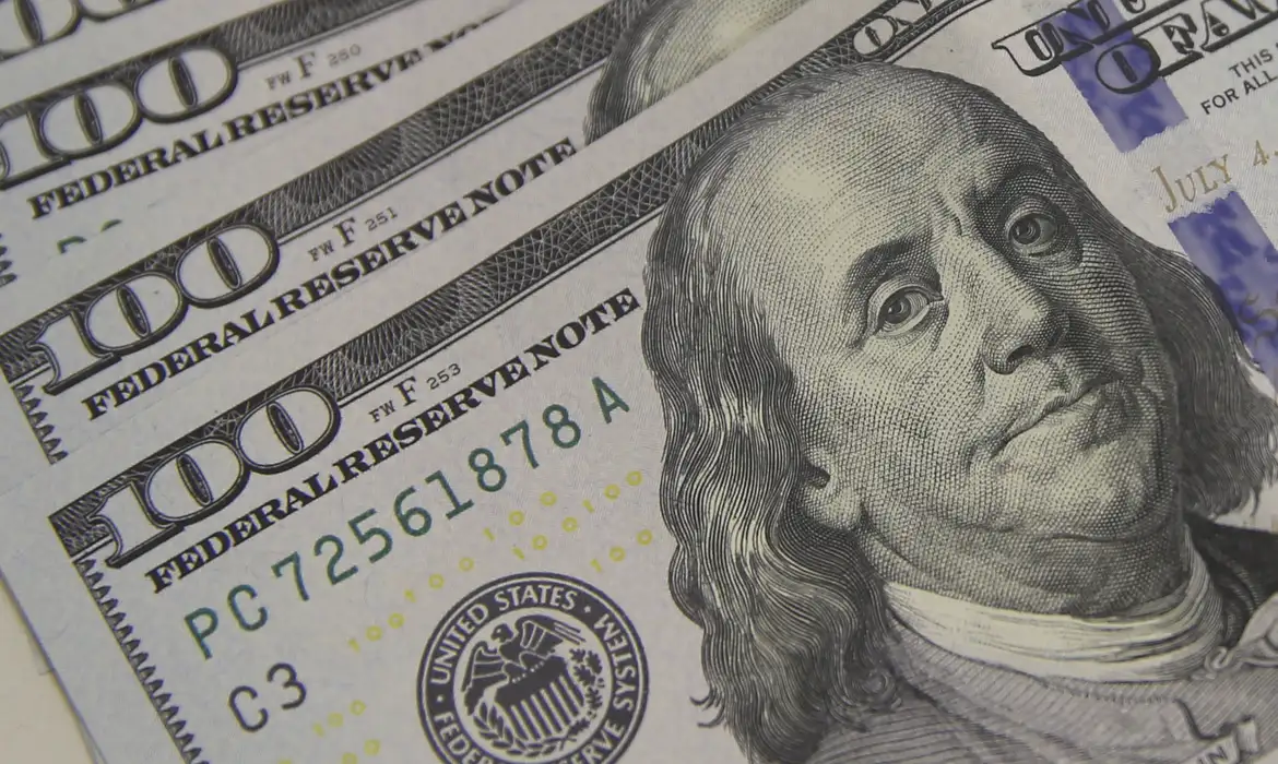 Dólar cai para R$ 5,46 com alívio nas tensões entre EUA e China