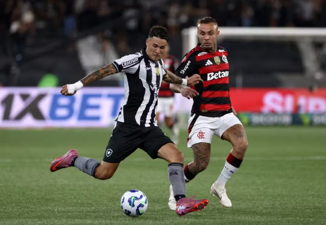Atacante do Flamengo sofre lesão e time não divulga prazo de recuperação