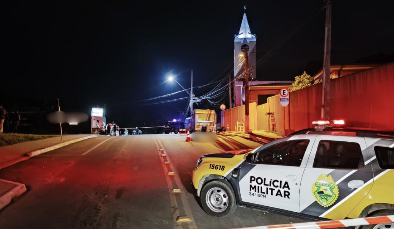 Câmera flagra homem sendo morto com 10 tiros enquanto esperava lanche em frente de igreja