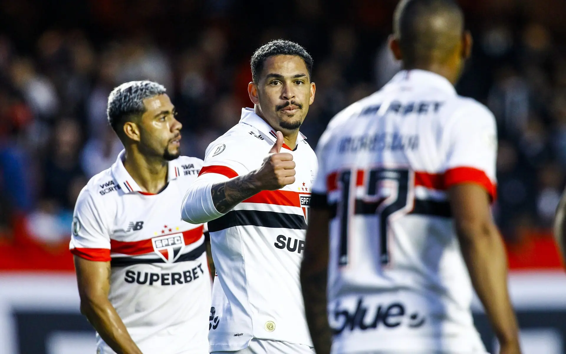 São Paulo paga parte de dívidas e aumenta premiação por Libertadores; Crespo tem permanência garantida para 2026