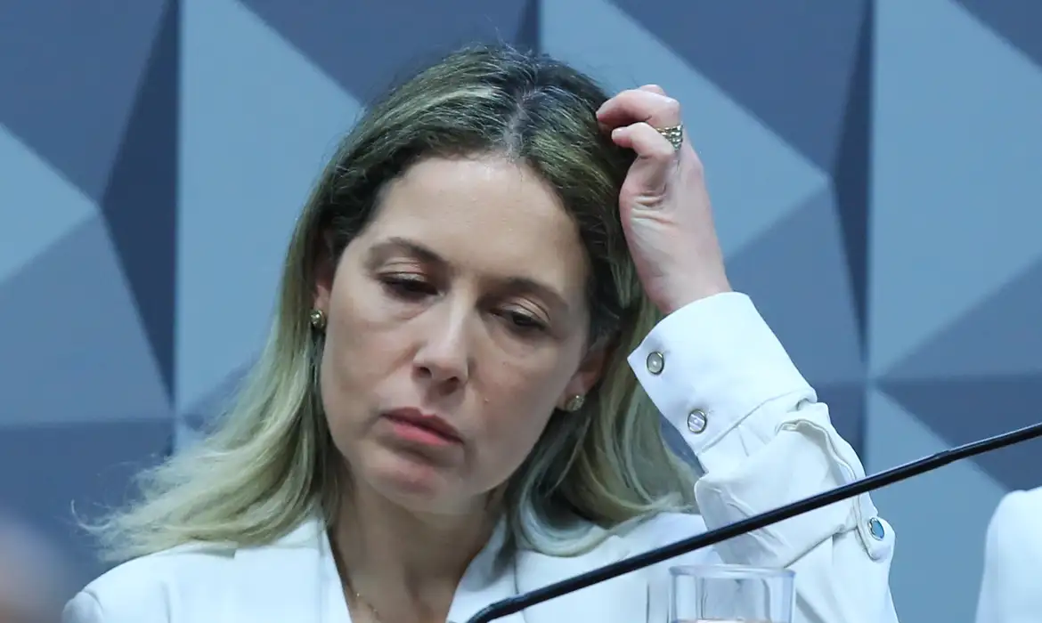 Suspeita de ter movimentado ao menos R$ 18 milhões oriundos do esquema do INSS fica em silêncio na CPMI