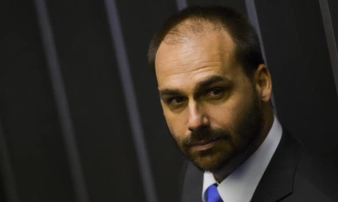 Relator vota para arquivar processo de cassação de Eduardo Bolsonaro