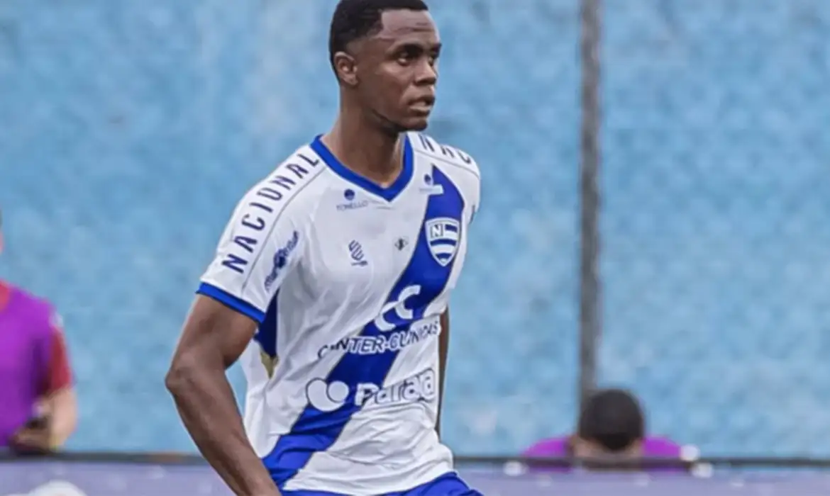 Jogador vítima de racismo leva punição maior que agressor no PR 