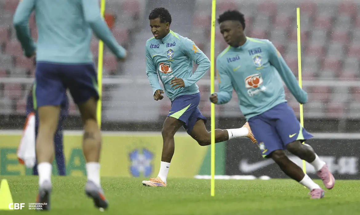 Ancelotti comanda 1º treino da seleção na Coreia do Sul