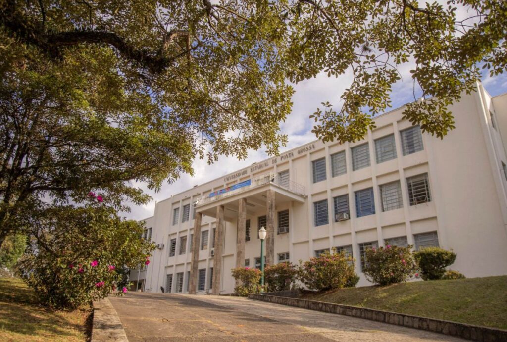UEPG abre Processo Seletivo com 37 vagas para Professor Colaborador; salários chegam a R$ 10 mil