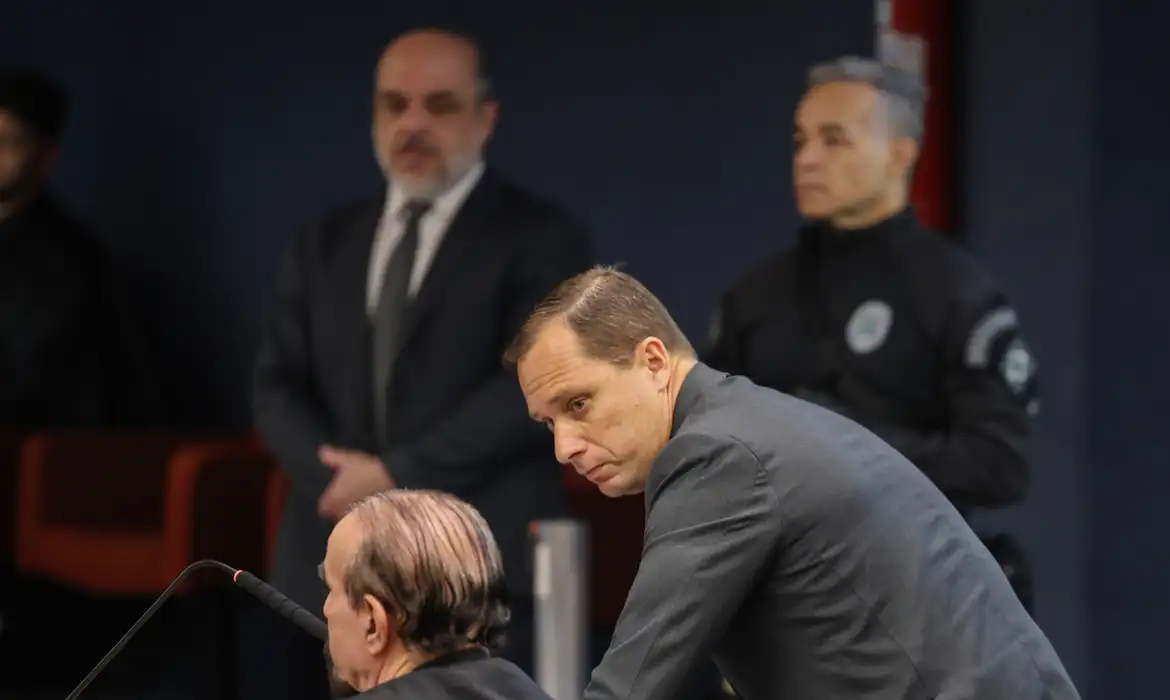 Mauro Cid passa por audiência e retira tornozeleira eletrônica