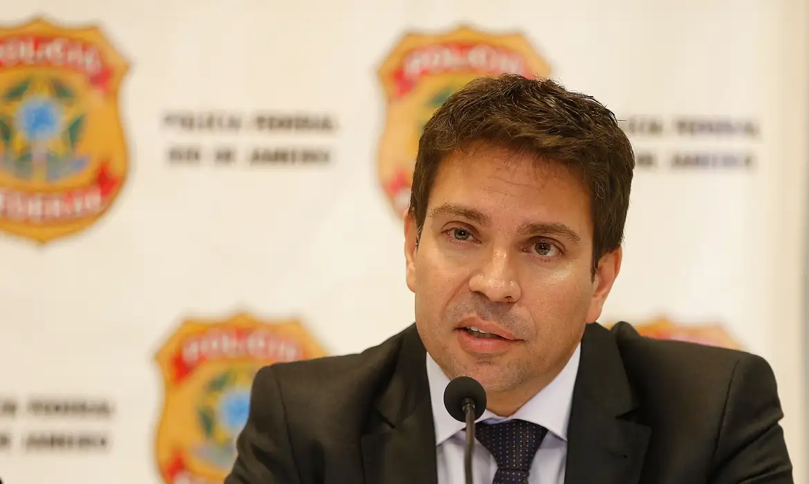 Câmara diz que Ramagem não informou sobre saída do país