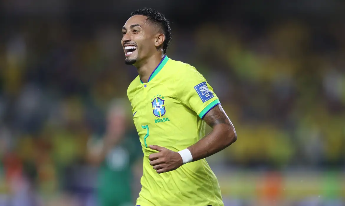 Jogador brasileiro Raphinha é finalista do prêmio de melhor do mundo da Fifa