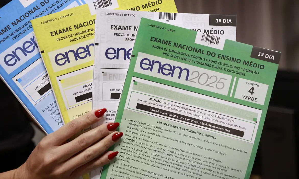 Enem 2025: divulgados gabaritos e cadernos de provas do 2º dia após suspeita de vazamento de questões