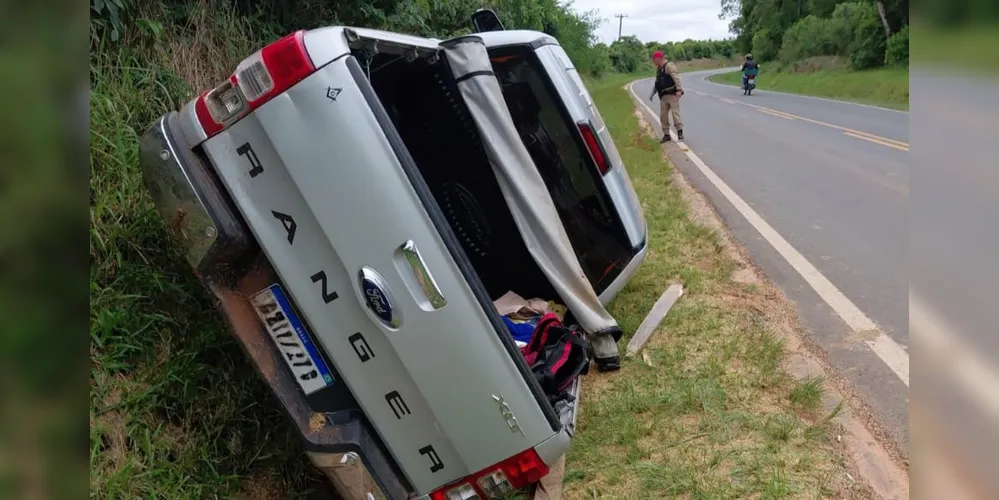 Motorista sofre acidente na PR-522 e abandona automóvel que tem alerta de furto