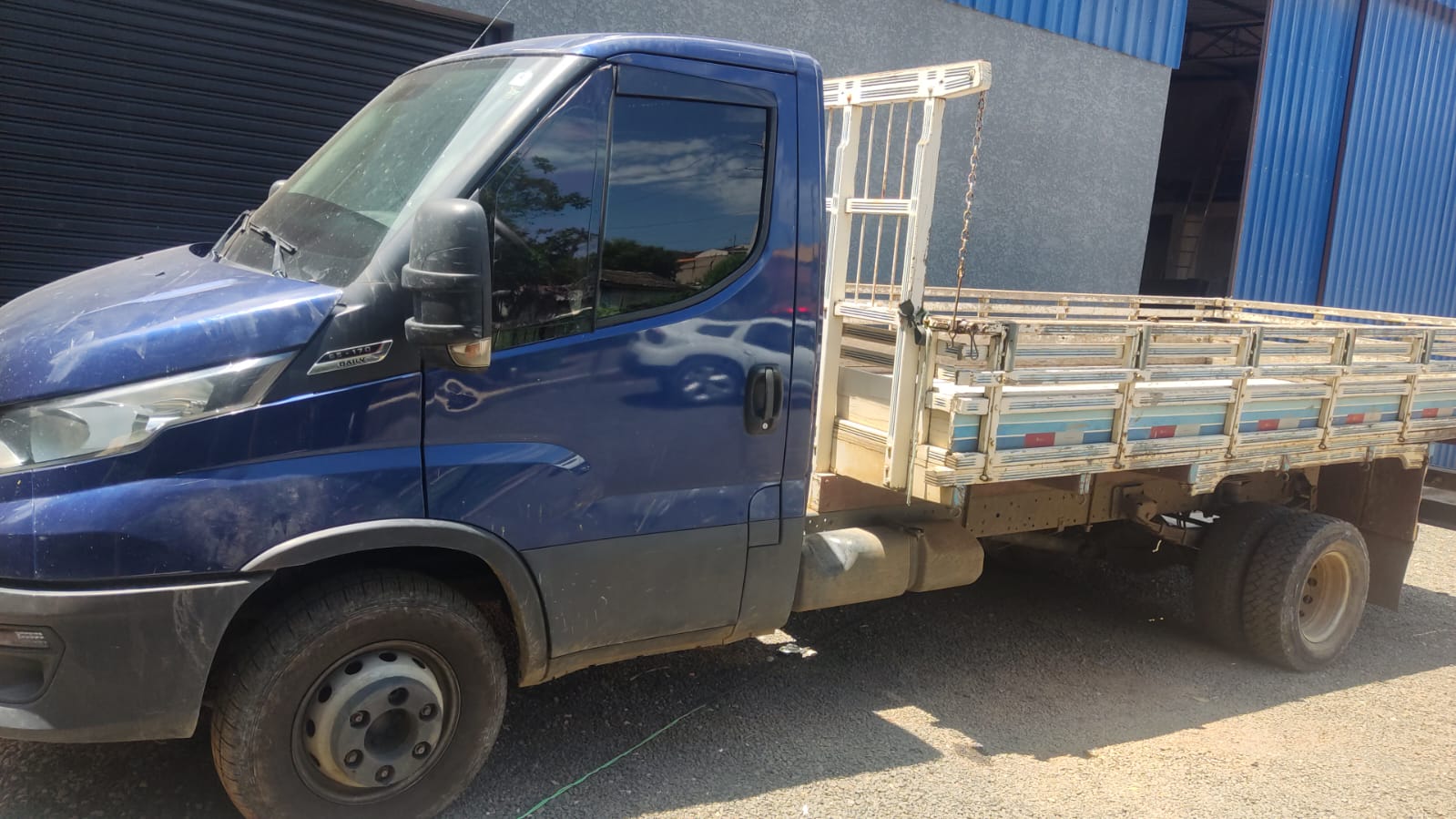 Caminhão com alerta de furto é recuperado pela GCM, no bairro Contorno