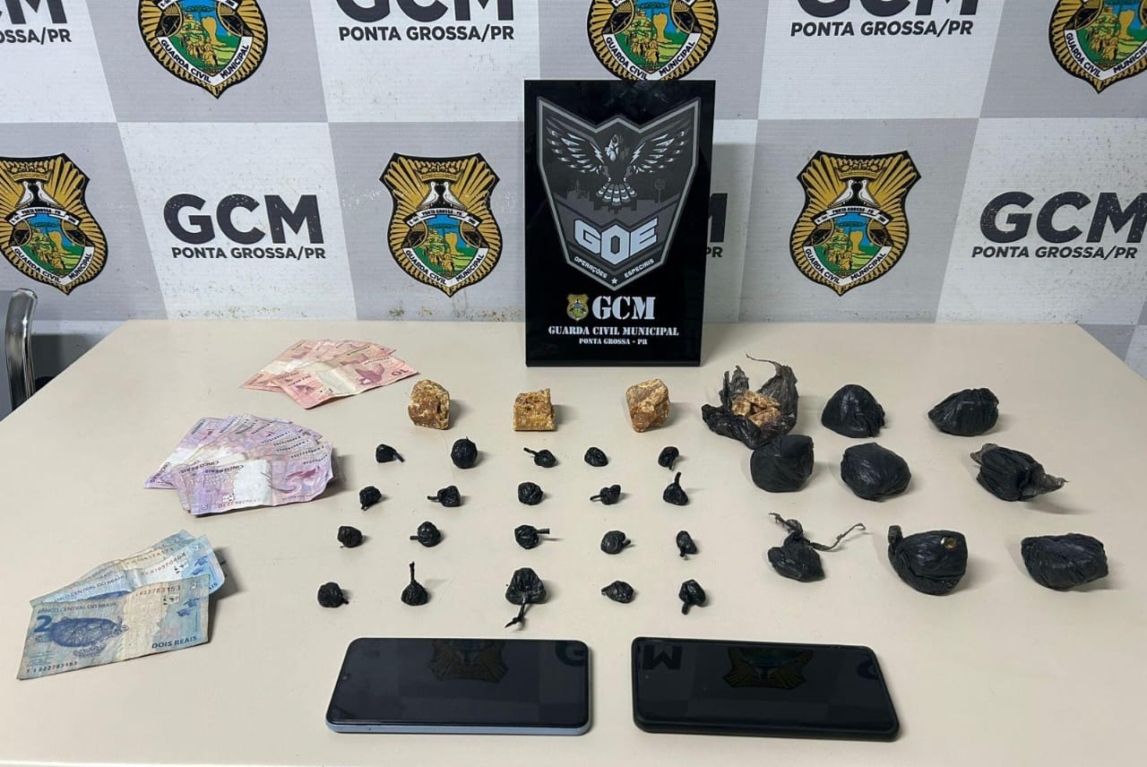Homem é preso pela GCM com mochila de drogas no bairro Contorno, em PG