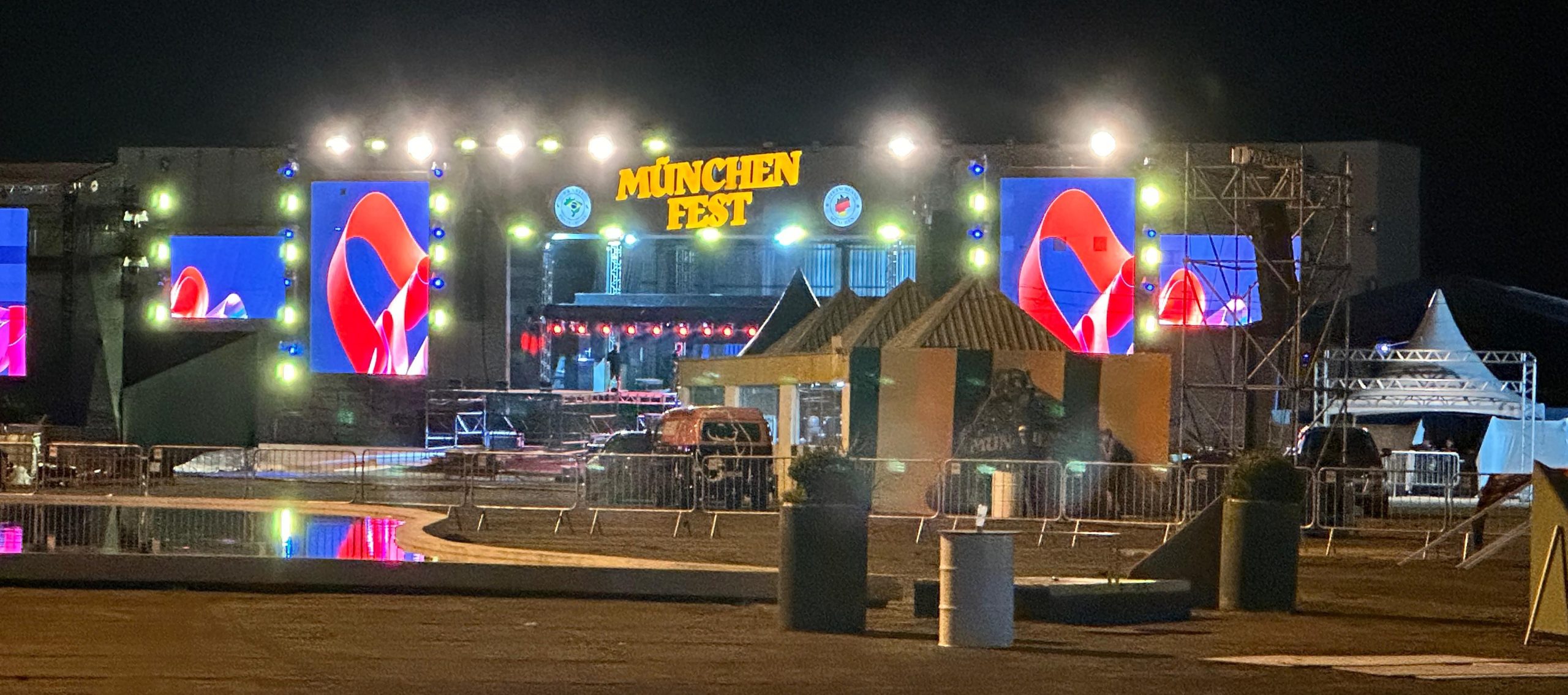 Vídeo: Veja em primeira mão como fica o palco da München durante a noite