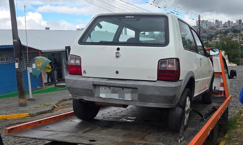 Uno com mais de R$ 38 mil em multas é apreendido durante ação educativa em escola de Olarias