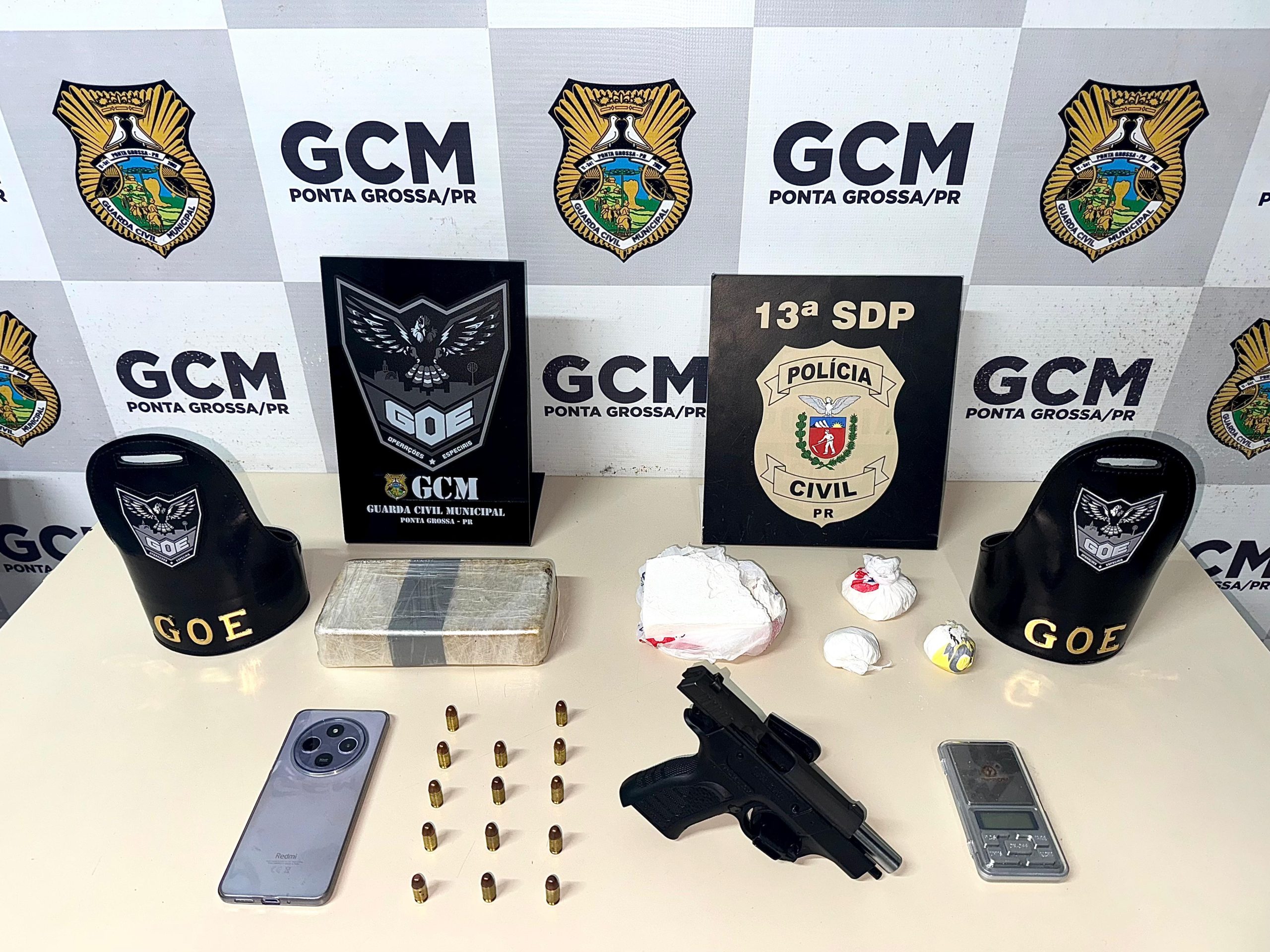 Foragido da Justiça é preso com arma e drogas em PG