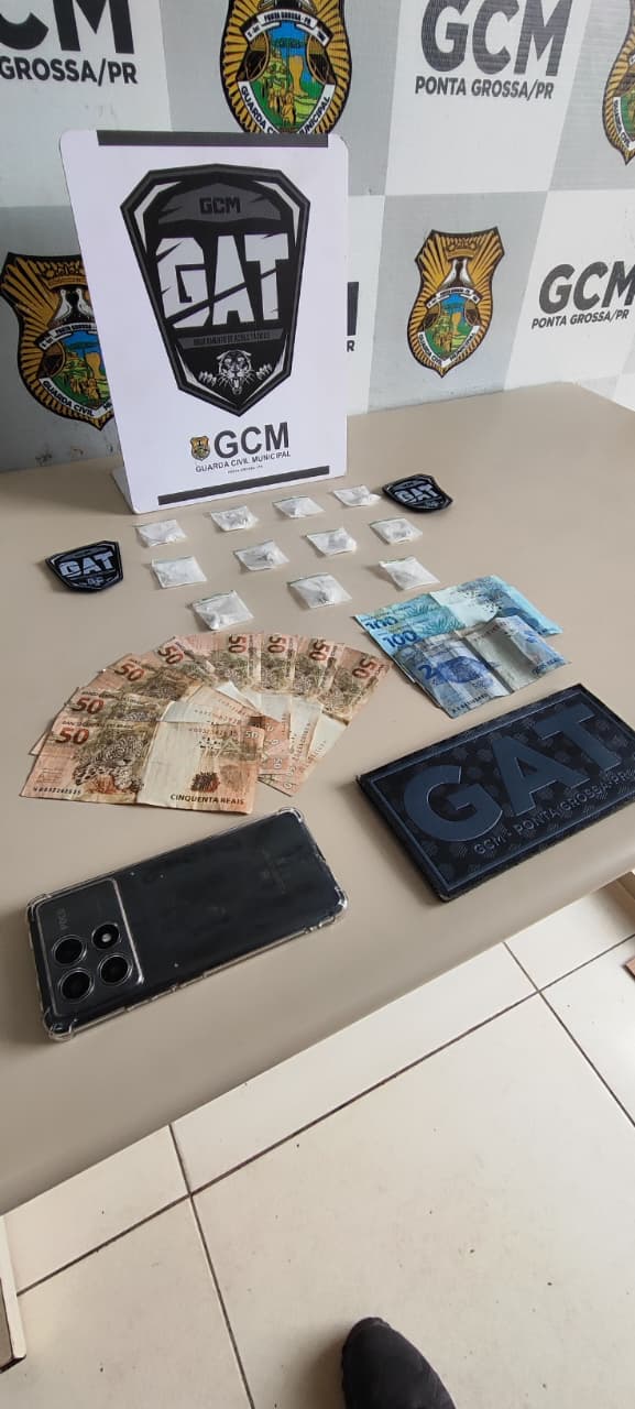 GCM  flagra condutor com drogas ao atender acidente em Ponta Grossa