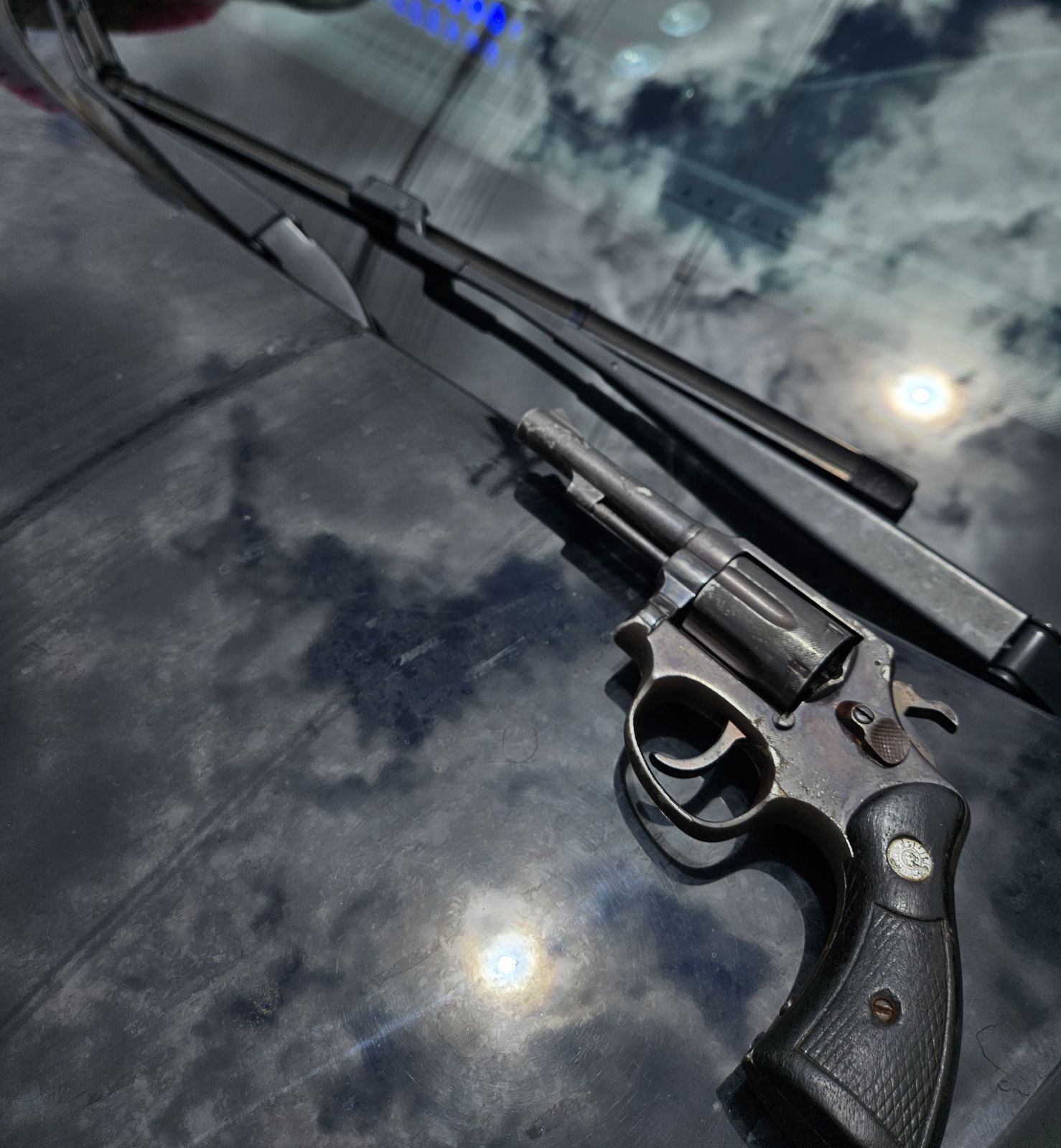 Casal é preso por comércio ilegal de arma de fogo em Castro