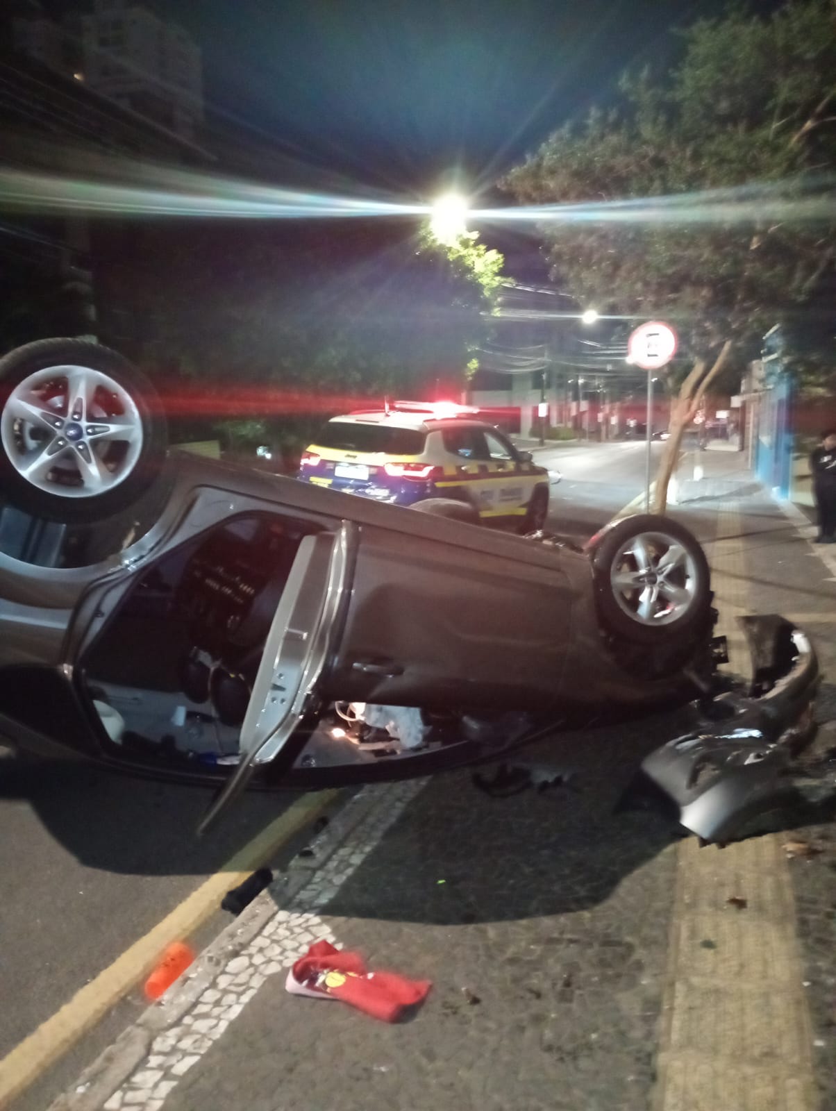 Motorista colide contra anteparo após fugir de equipe de patrulhamento em PG