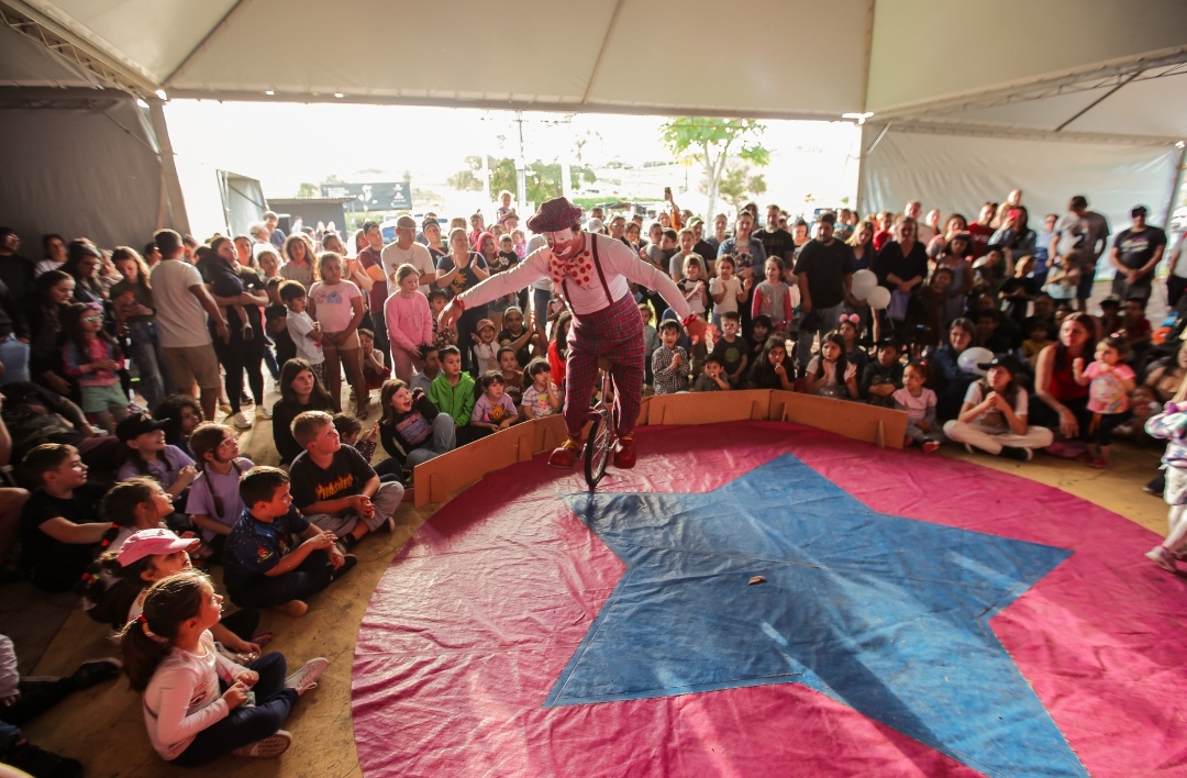 “Picadeiro de Sonhos” encerra turnê levando arte e inclusão aos Campos Gerais