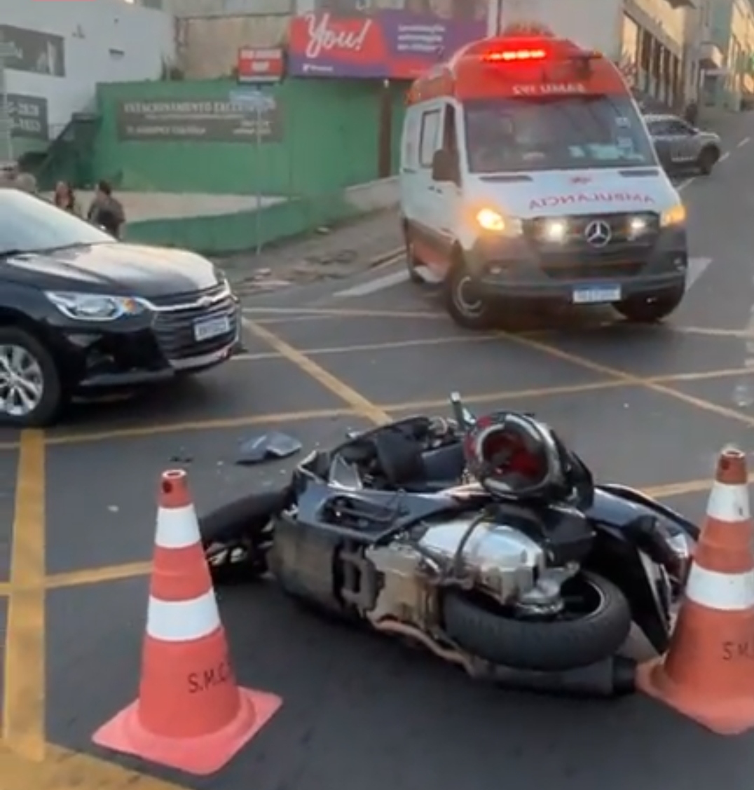 Motociclista fica ferido após colisão contra carro no Centro de PG
