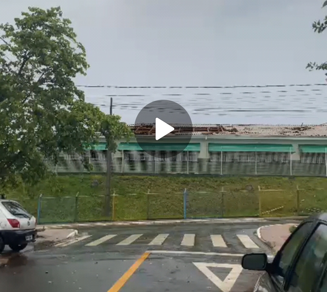 VÍDEO: Ventos e chuva causam estragos em escola na vila Costa Rica, em PG