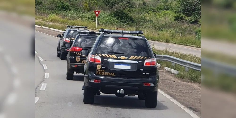 Polícia Federal deflagra operação para investigar contrabando de cigarros em PG